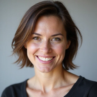 A smiling woman with warm, friendly eyes, representing a passionate founder.